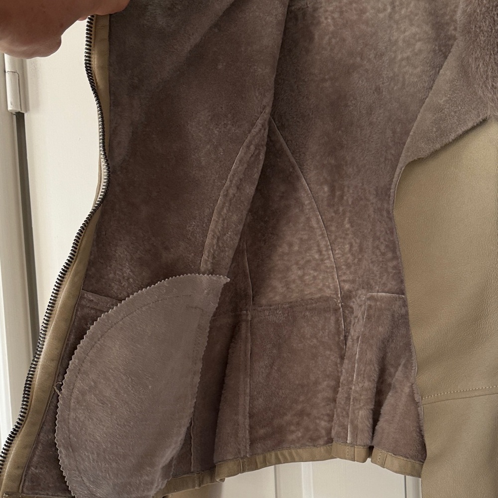 Elegant Beige Teddy Jacket with Plush Collar - Picture 4 of 8